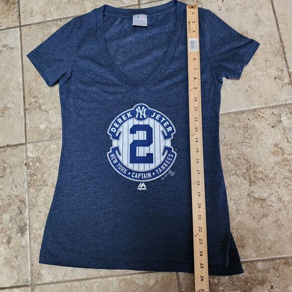 Derek Jeter Ladies V-Neck New York Yankees Captain Tshirt Size Medium - Picture 6 of 8